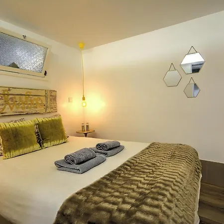 Apartment Traditional With A Terrace, Ac And Fast Internet Lisbon