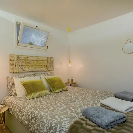 Traditional With A Terrace, Ac And Fast Internet Апартаменти