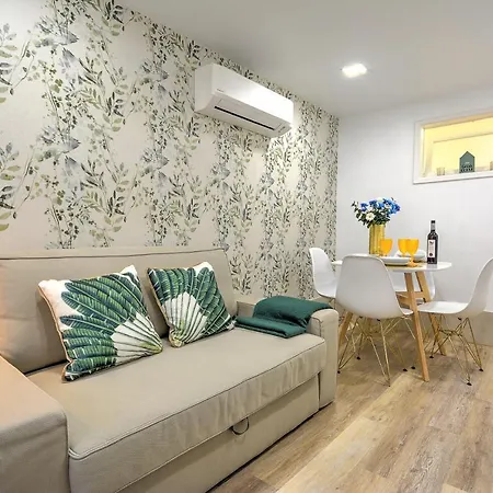 Traditional With A Terrace, Ac And Fast Internet Апартаменти