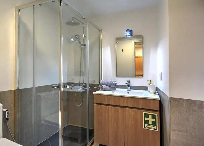 شقة Traditional With A Terrace, Ac And Fast Internet *