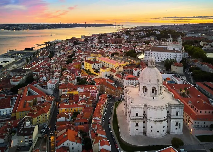 Traditional With A Terrace, Ac And Fast Internet شقة Lisboa