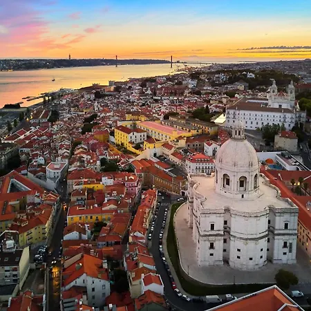 Traditional With A Terrace, Ac And Fast Internet Апартаменты Лиссабон