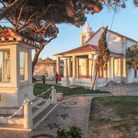 Апартаменты Traditional With A Terrace, Ac And Fast Internet Лиссабон